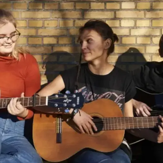 Elever på Baaring Efterskole spiller musik